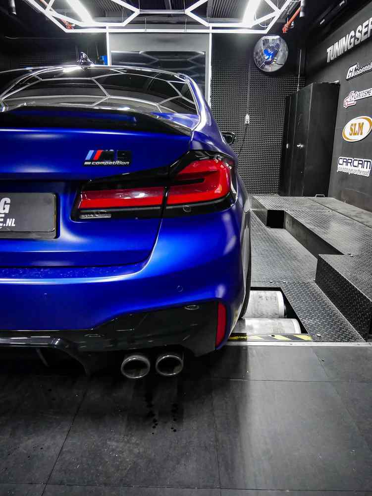 BMW M5 Frozen Marina Bay Blue — voorkant